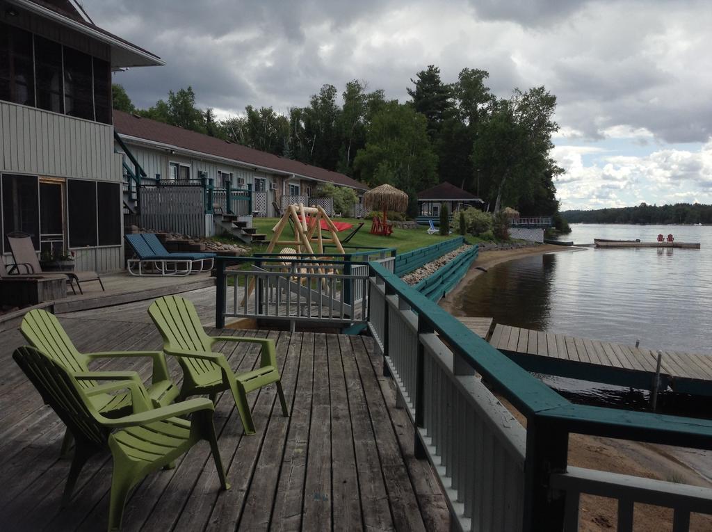 Algonquin Lakeside Inn Dwight Exterior foto