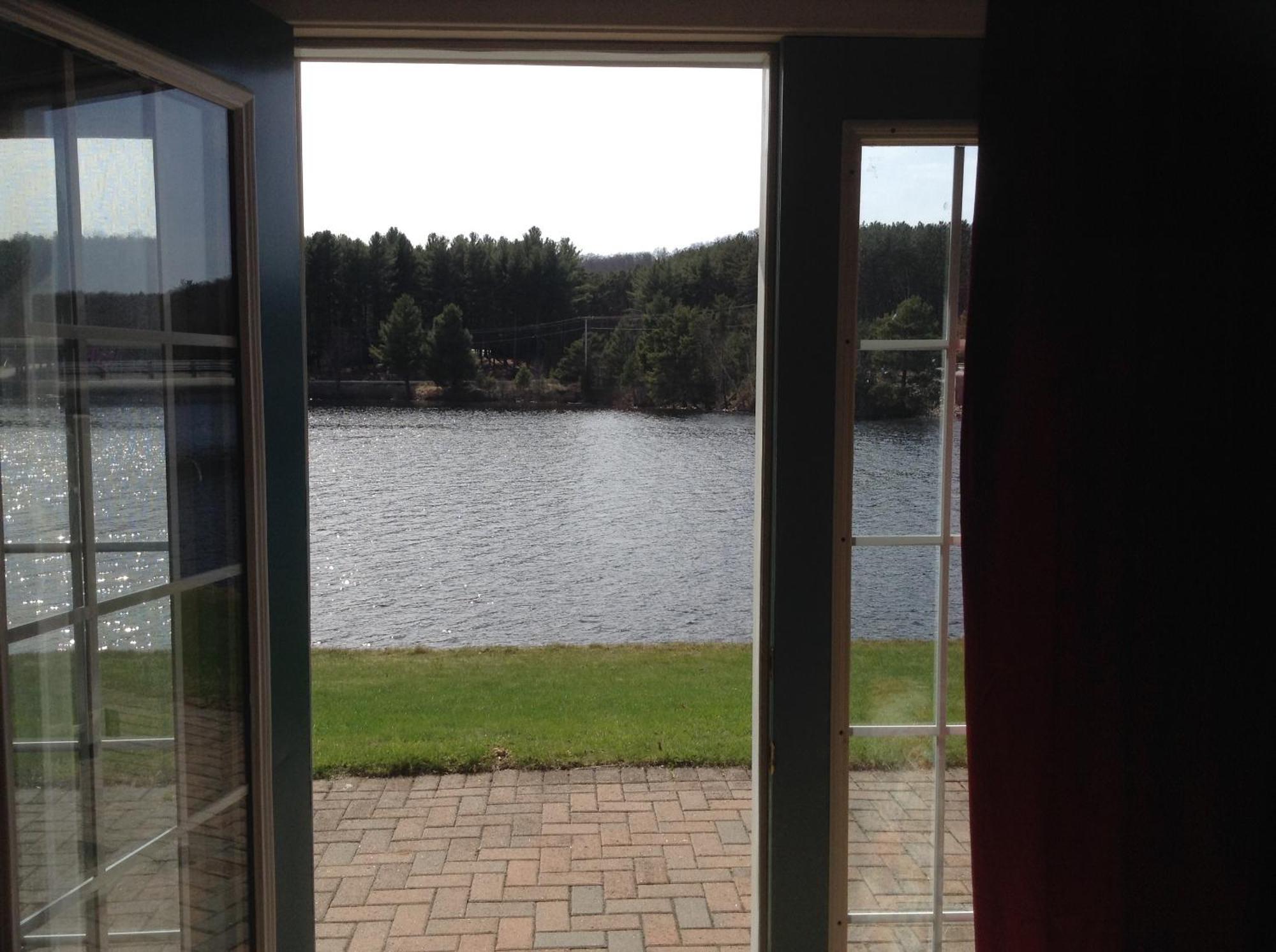 Algonquin Lakeside Inn Dwight Cameră foto